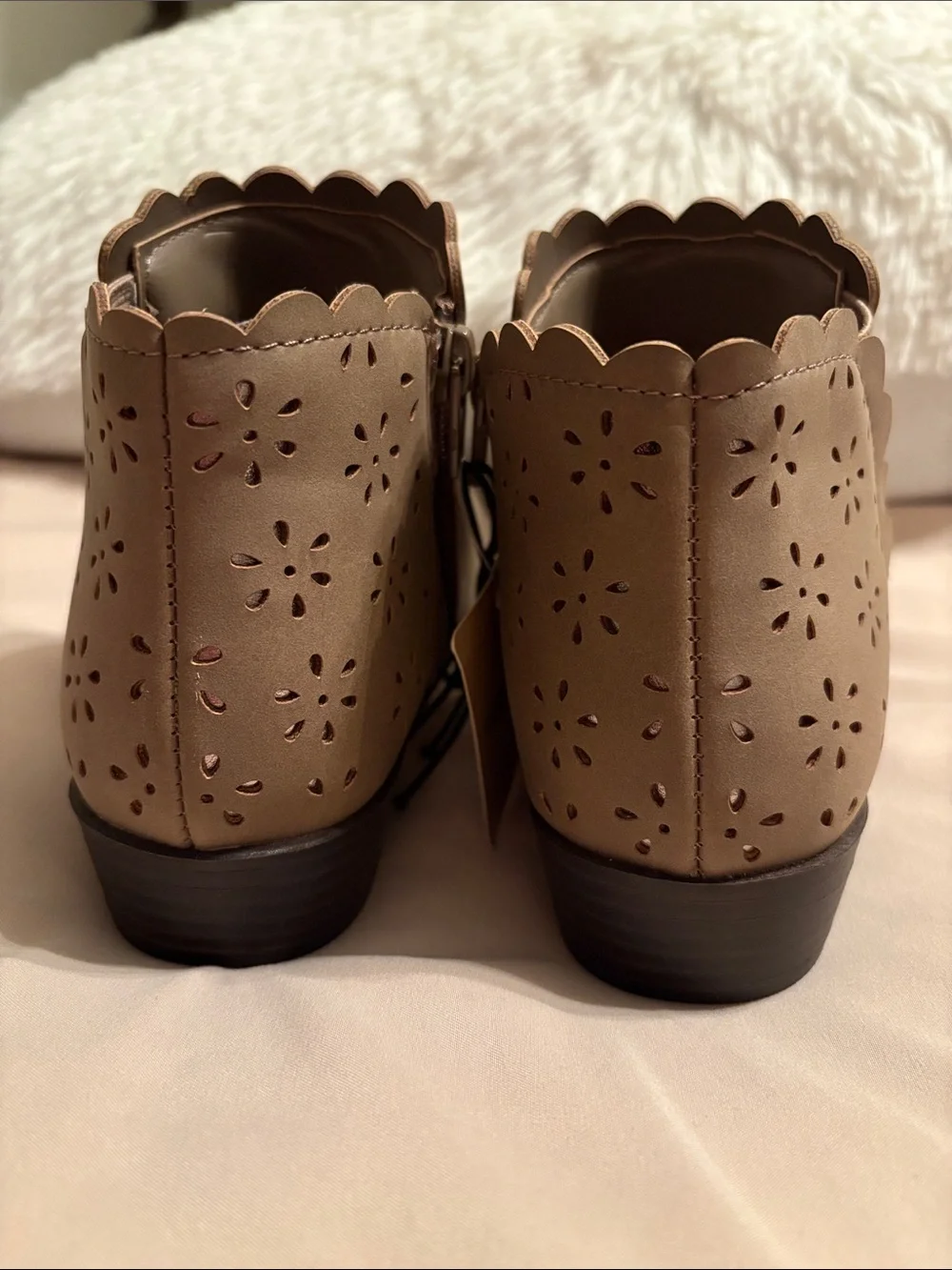NWT Thereabouts Die Cut Side Zipper Booties size 2